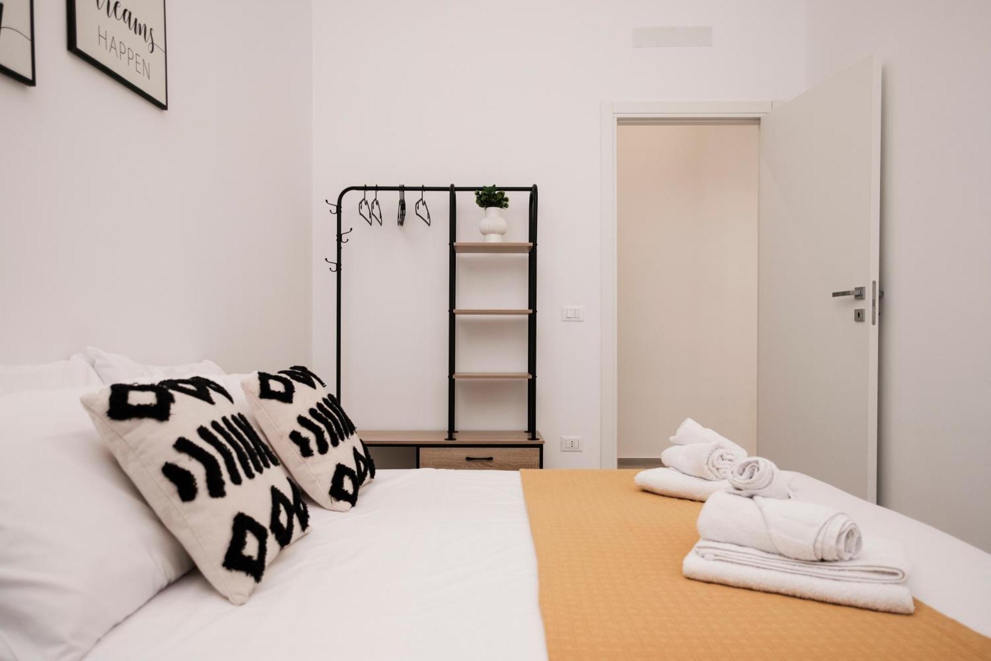 Pepoli Deluxe - Exclusive Apartment - Free Parking Trapani Exterior foto